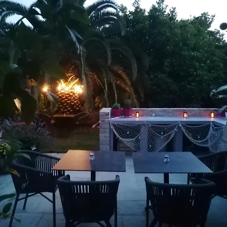 Des Fleurs D'ajoncs Bed & Breakfast Concarneau