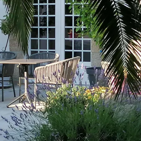 Des Fleurs D'ajoncs Bed & Breakfast
